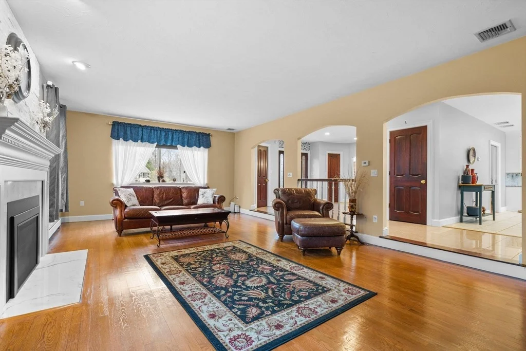 Photo of 231 Manns Dr