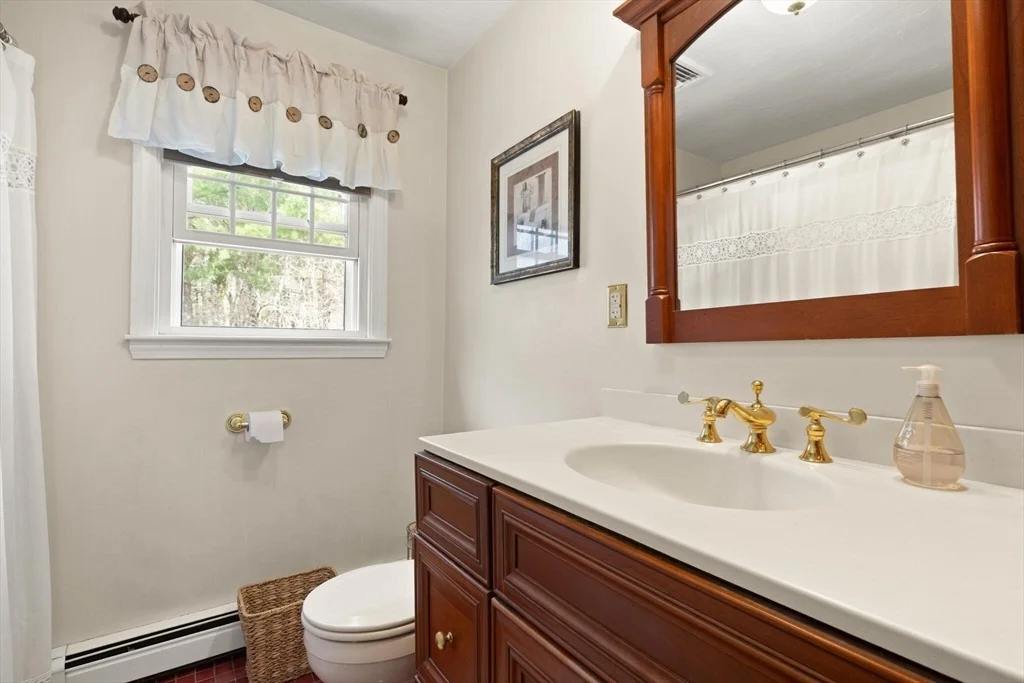 Photo of 35 Meadowbrook Dr