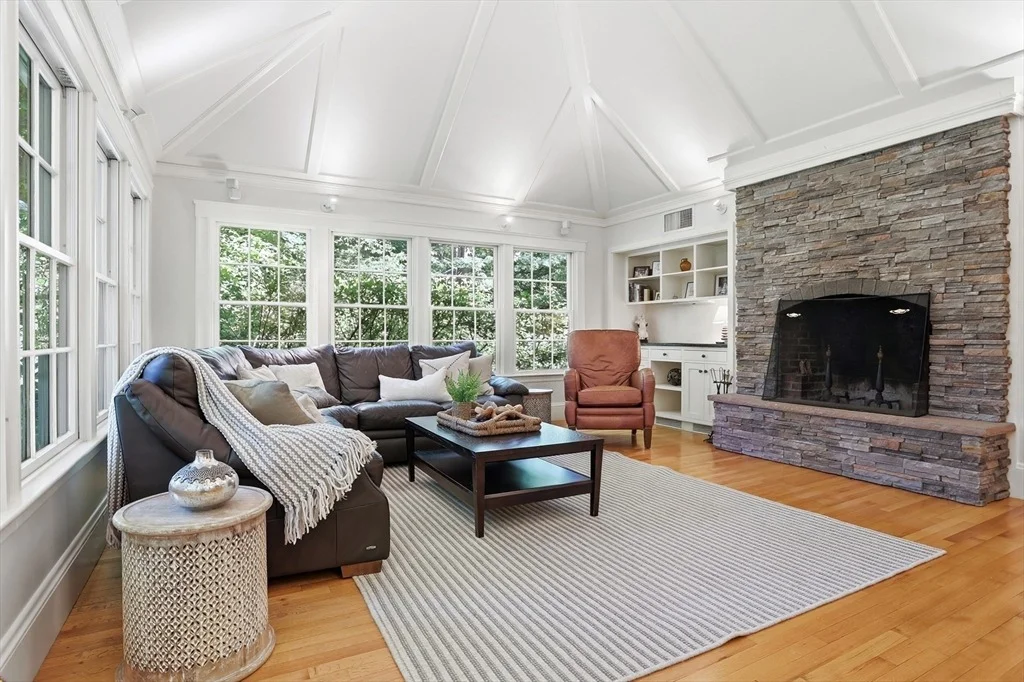 Photo of 42 Crescent Rd