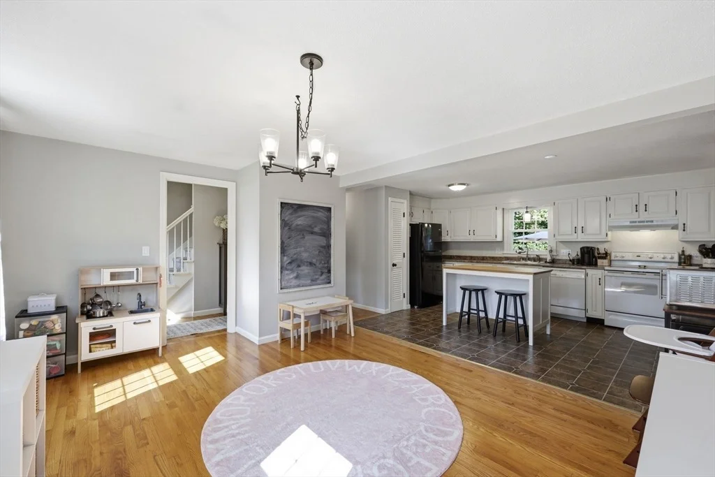 Photo of 175 Pontoosic Rd