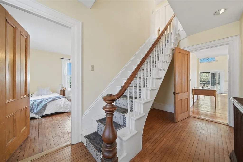 Photo of 1547 Main St