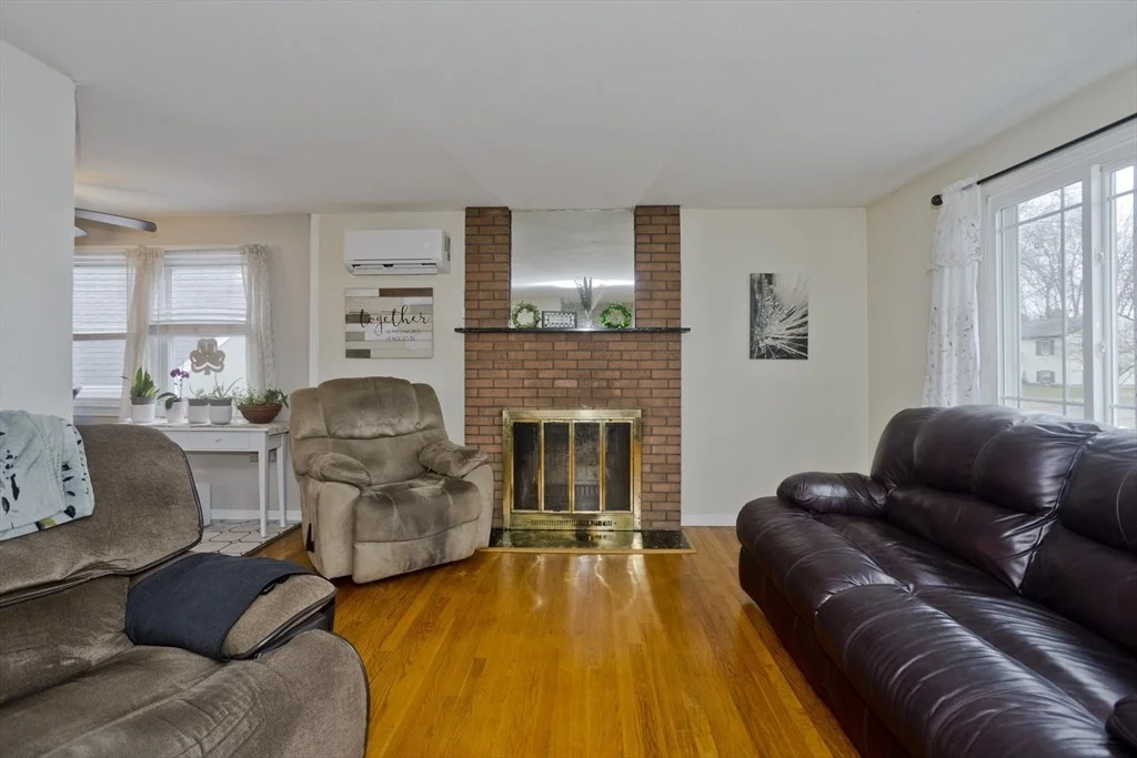 Photo of 125 Pondview Dr