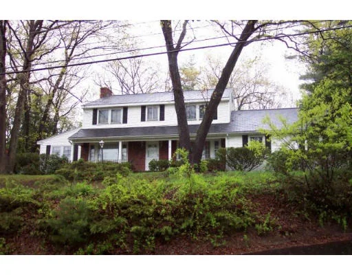 Photo of 8 Pepperidge Dr