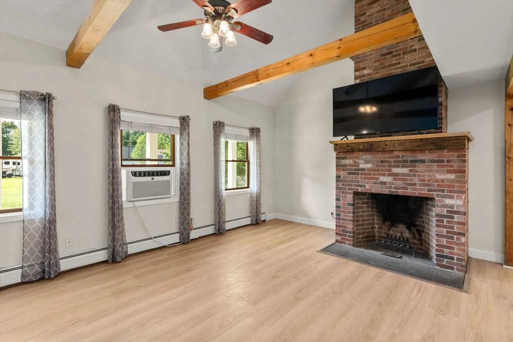 Photo of 487 Long Plain Rd