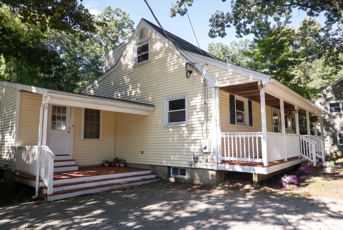 Photo of 19 Fieldcrest Ter