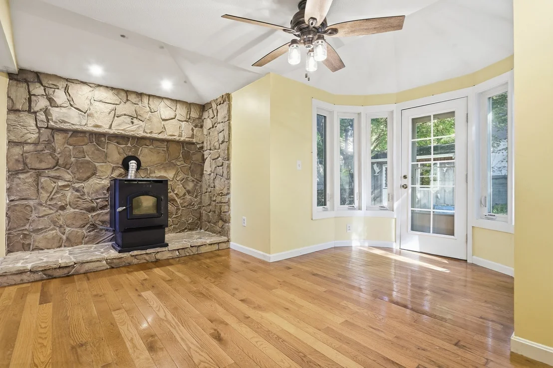 Photo of 141 Long Pond Dr