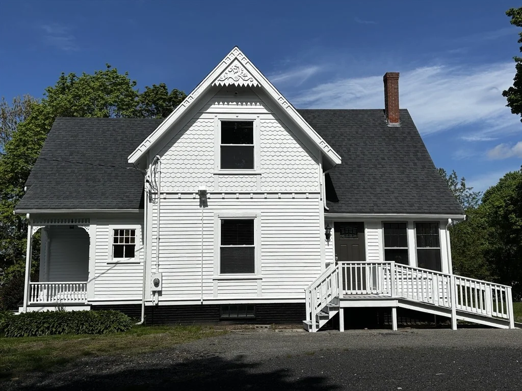 Photo of 1048 Main St