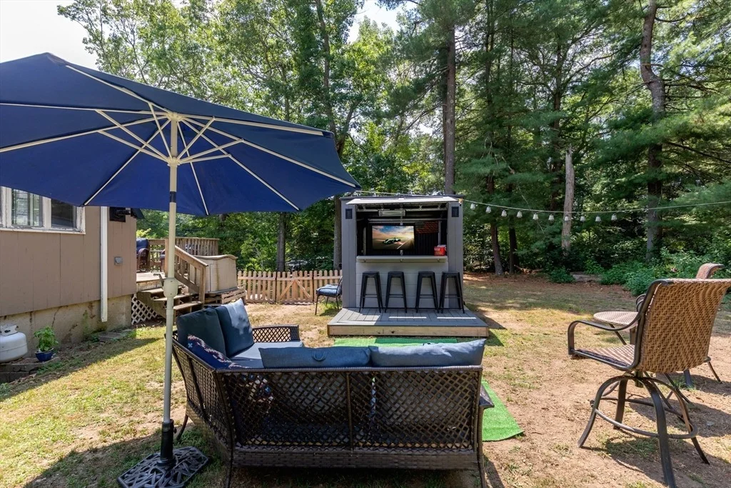 Photo of 19 Brewster Ln