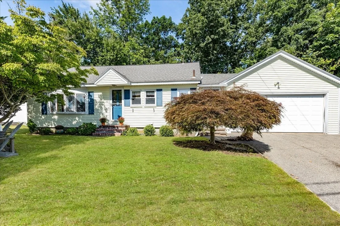 Photo of 43 Crestwood Cir