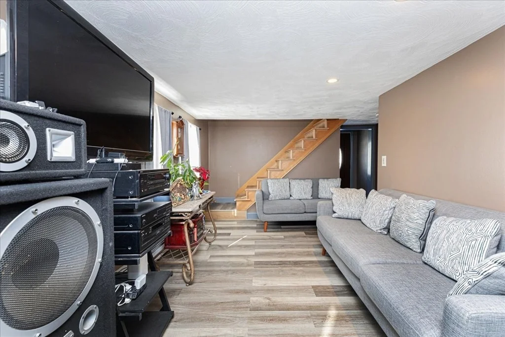 Photo of 13 Deering Ave