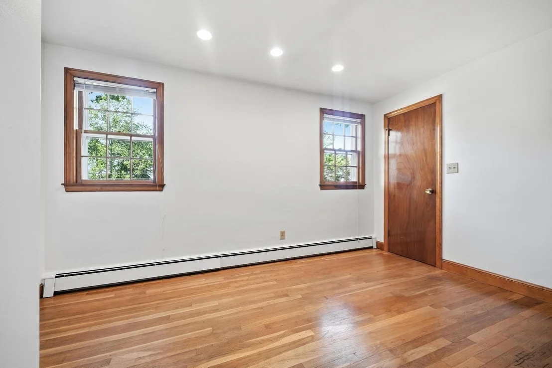 Photo of 32 Dividence Rd
