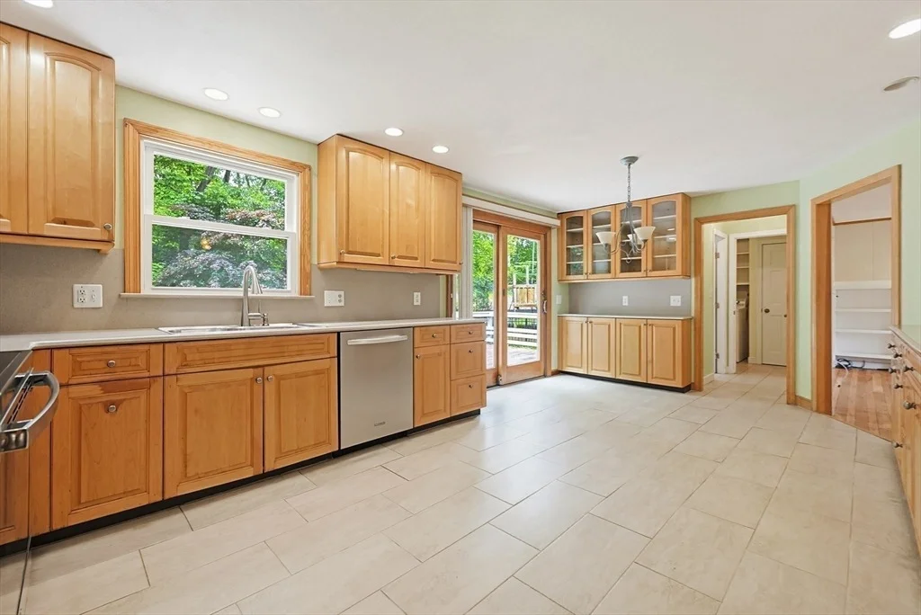 Photo of 7 Cahill Park Dr