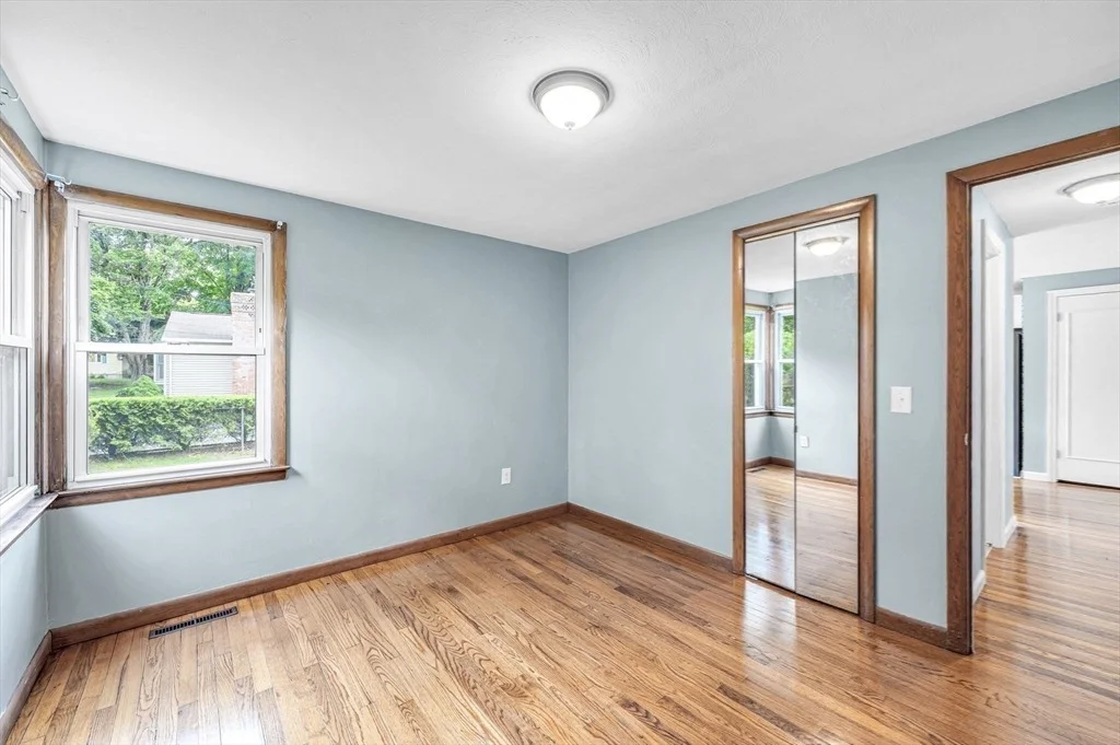 Photo of 747 N Branch Pkwy
