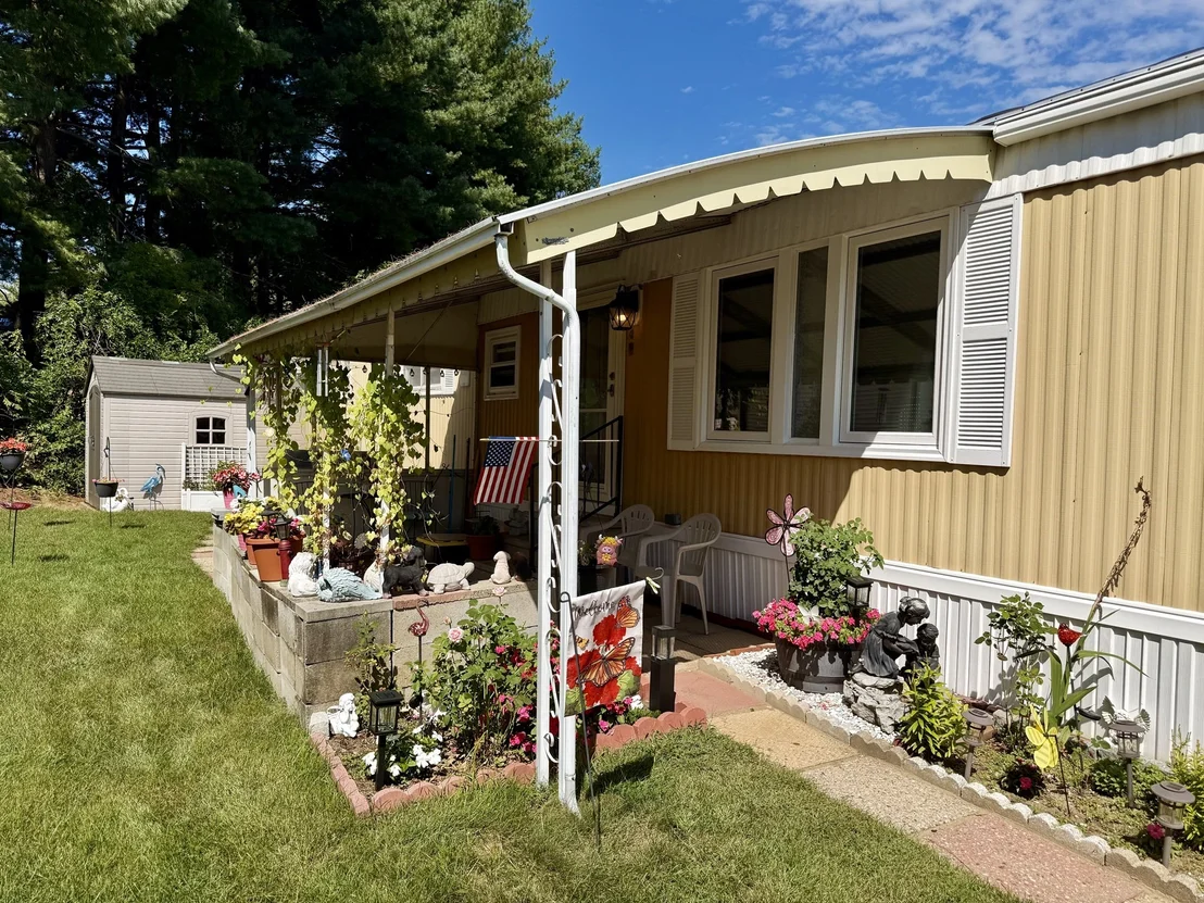 Photo of Unit 2 at 735 Memorial Dr