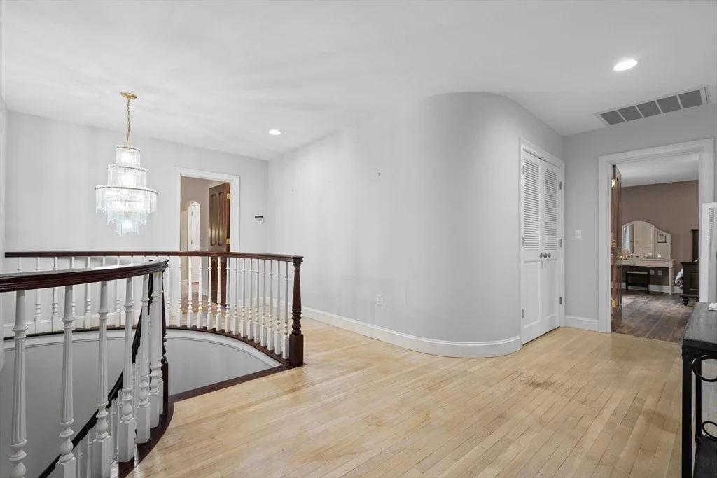 Photo of 231 Manns Dr