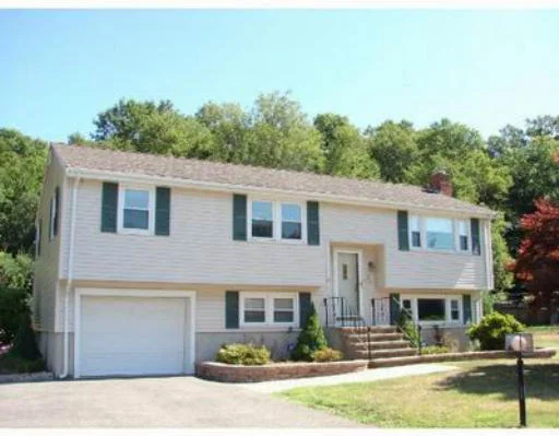 Photo of 33 Lantern Ln