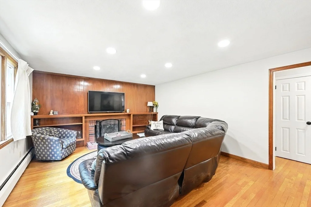 Photo of 77 Marblehead Street