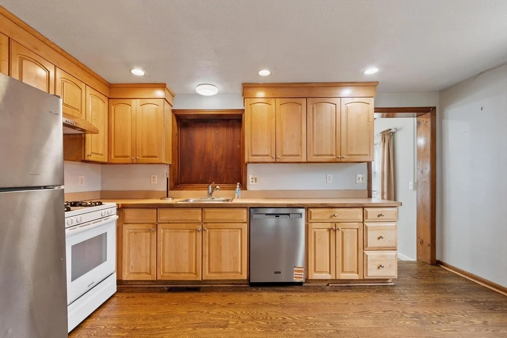 Photo of 170 Townsend Ave