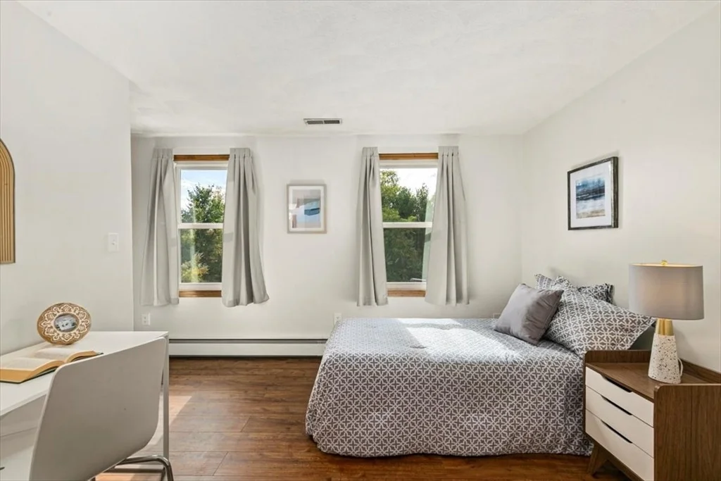 Photo of 480 Sharpners Pond Road