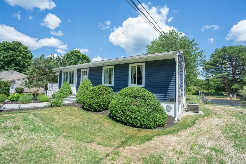 Photo of 305 Scadding Street