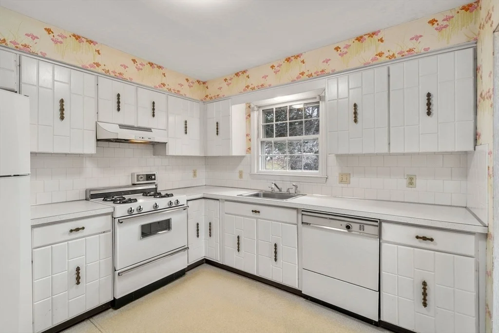Photo of 2 Simpson Dr