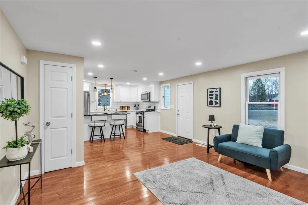 Photo of 1360 Granby Rd