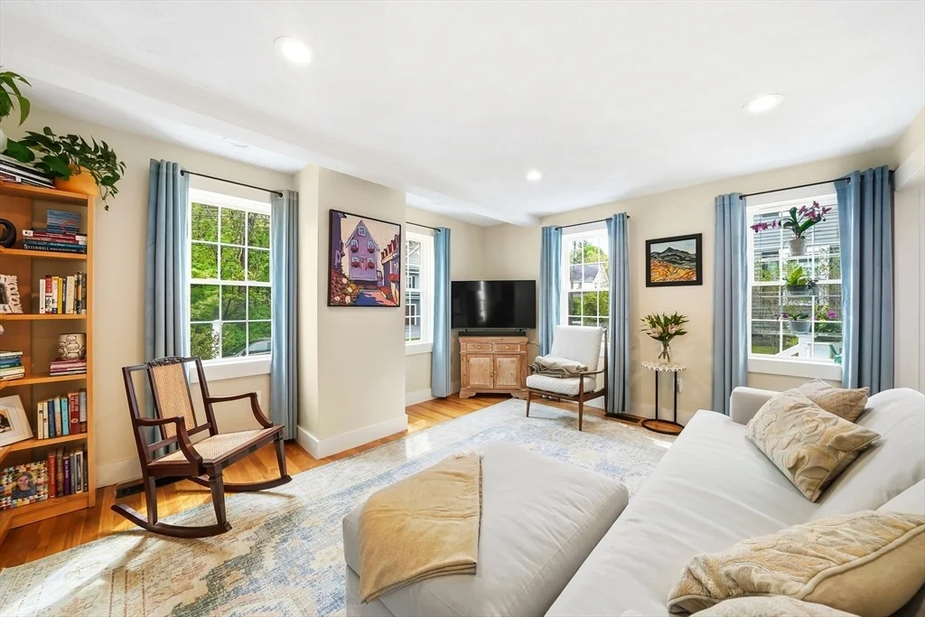 Photo of 11 Beacon St