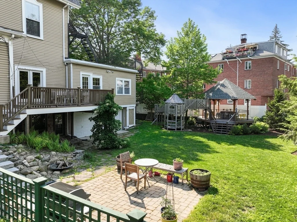 Photo of 327 Franklin St