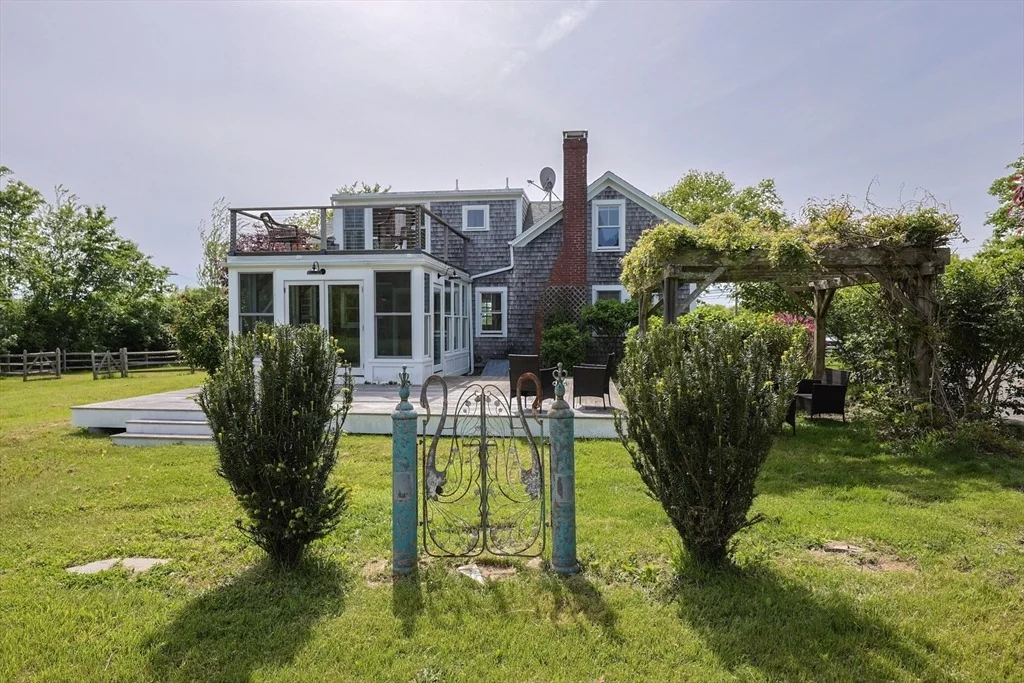 Photo of 460 W Main Rd