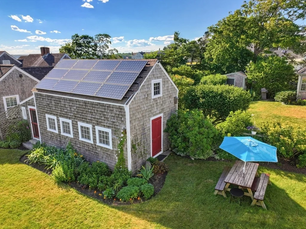 Photo of 2037 Main Rd