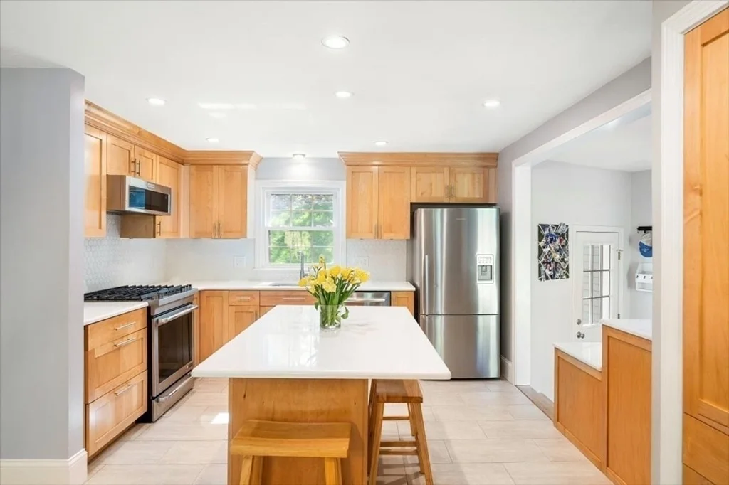 Photo of 9 Running Brook Cir