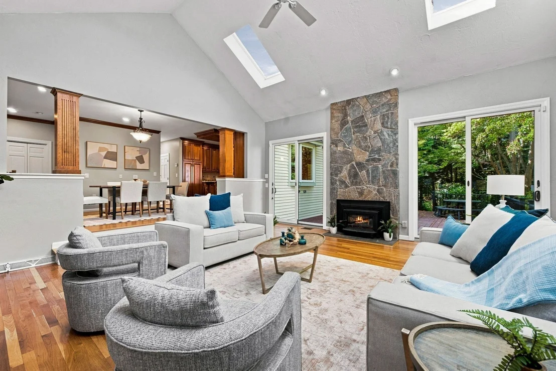 Photo of 4 Webster Cir