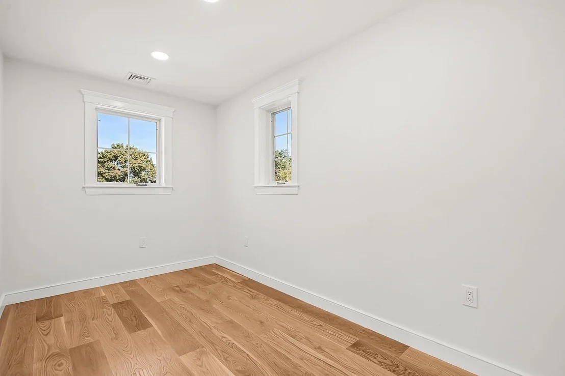 Photo of 20 Wheeler Ln