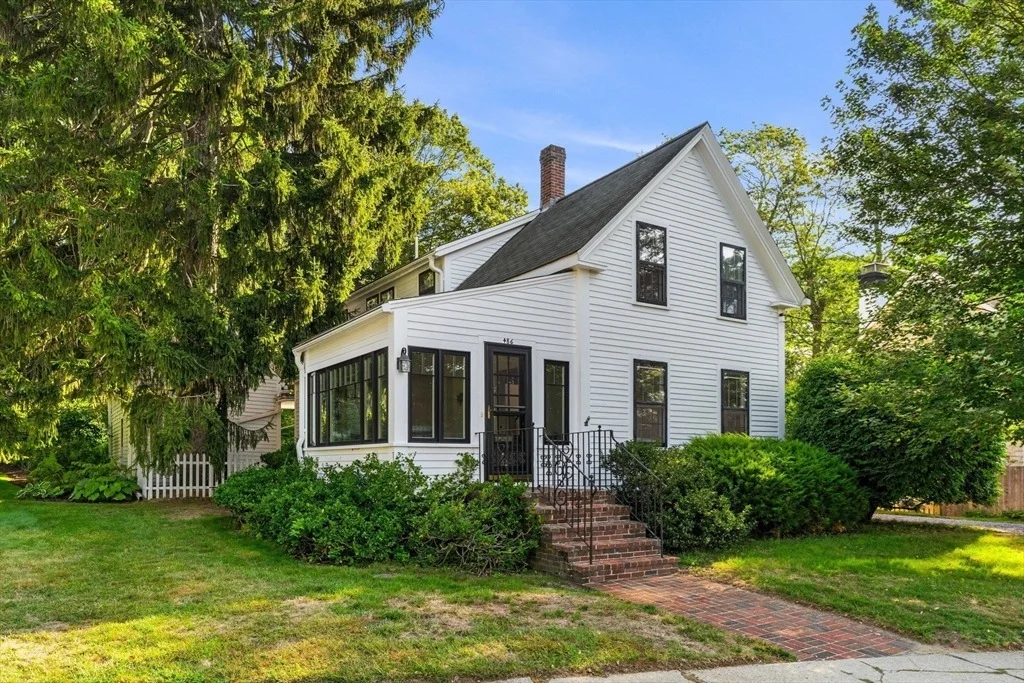 Photo of 486 Main St