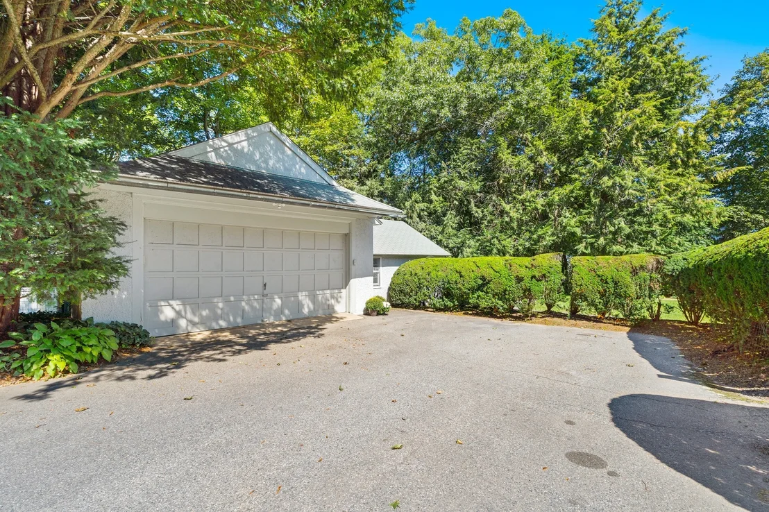 Photo of 8 Oakmount Circle