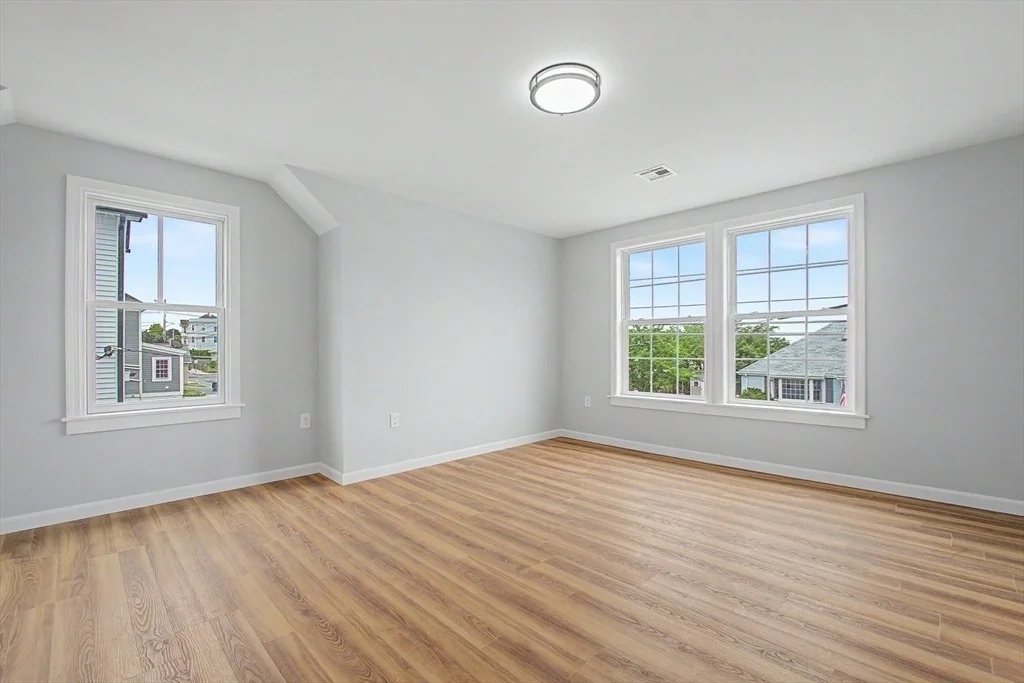 Photo of 298 King St