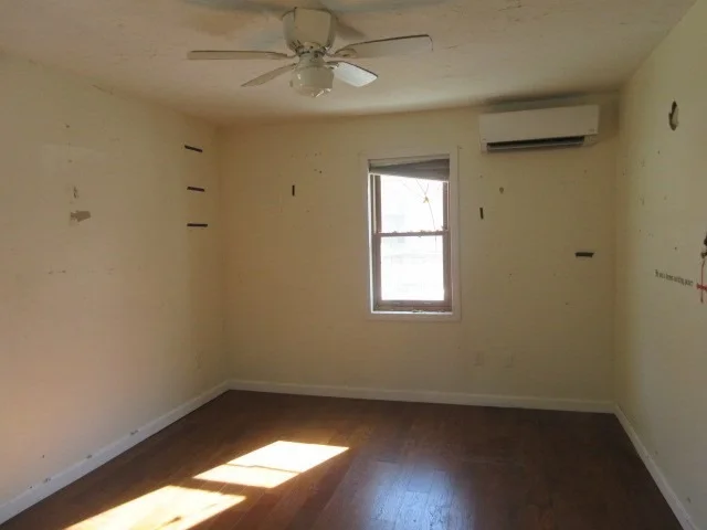 Photo of 425 1/2 Putnam Hill Road