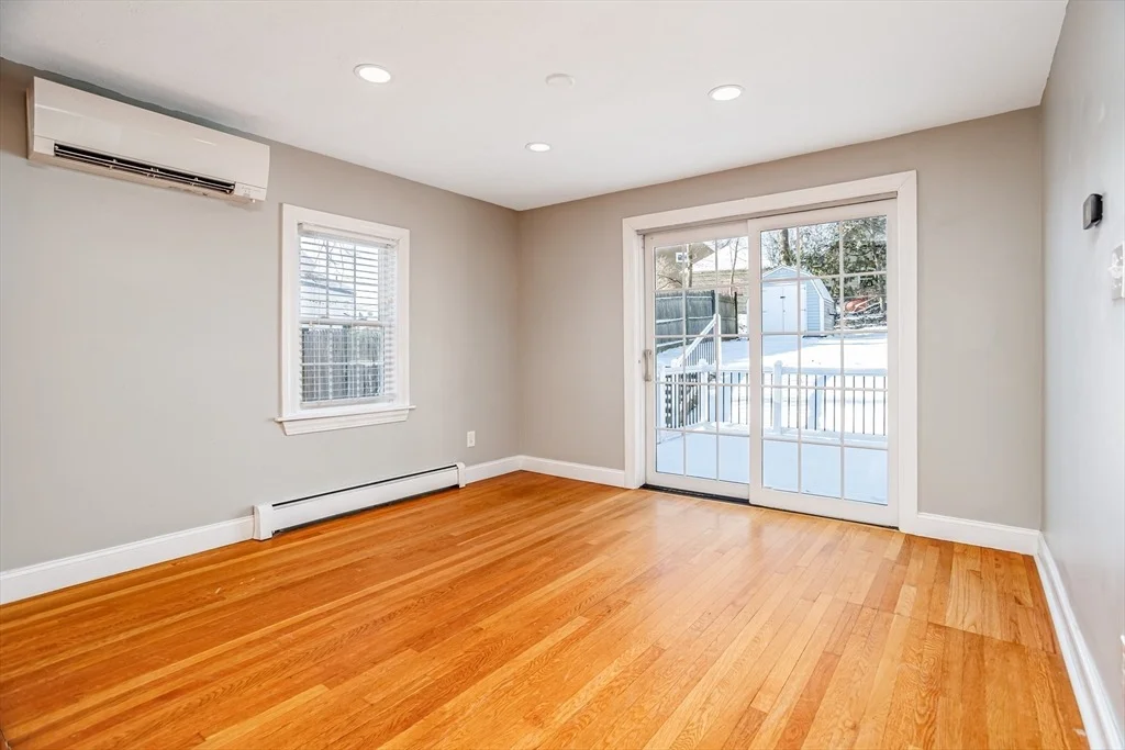 Photo of 23 Tiverton Parkway