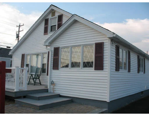 Photo of 8 Bittersweet Ln