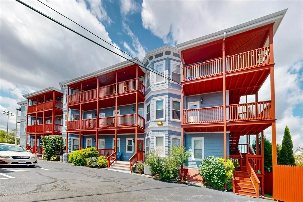 Photo of Unit A2 at 561 Broadway