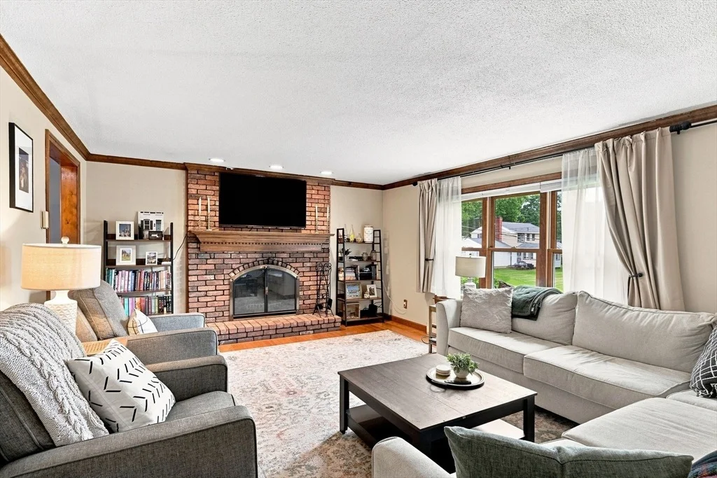 Photo of 367 Steiger Dr