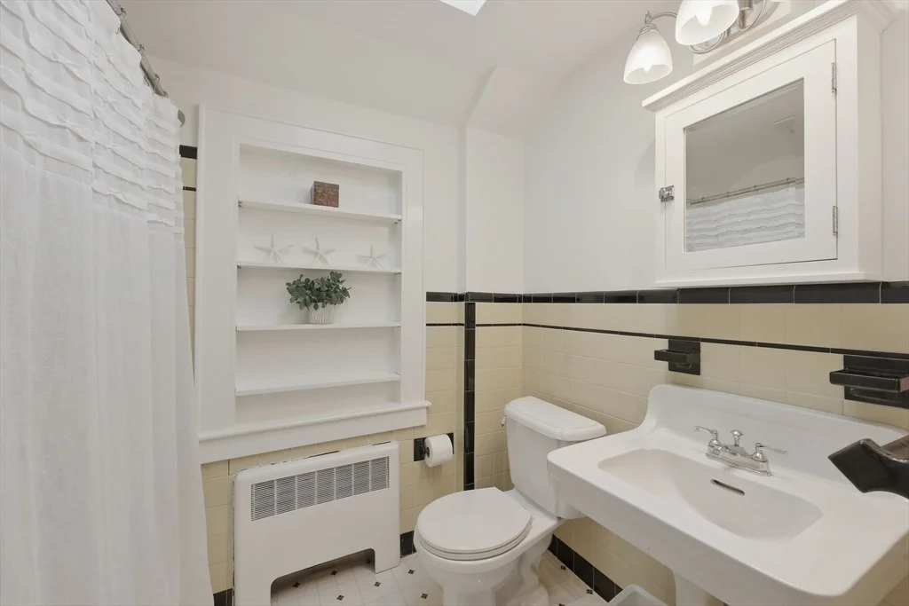 Photo of 77 Pleasantview Avenue