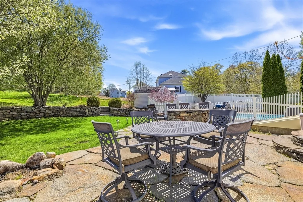 Photo of 1 Tallowood Ln