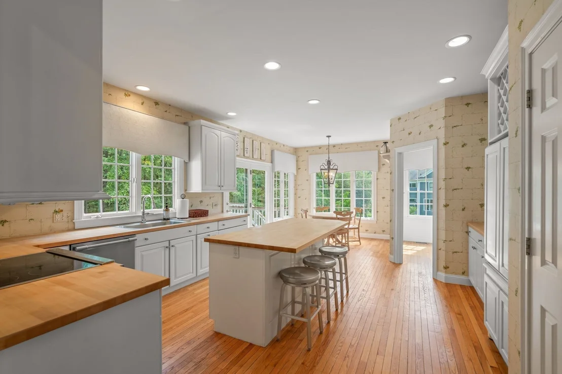 Photo of 65 Deerpath Road