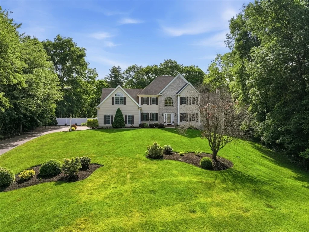 Photo of 74 Whipple Brook Road