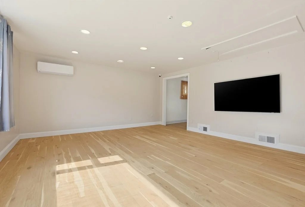 Photo of 14 Lewis Rd