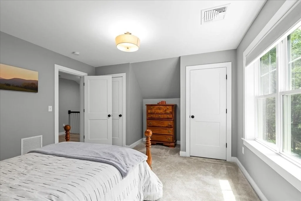 Photo of 86 Lyman Rd