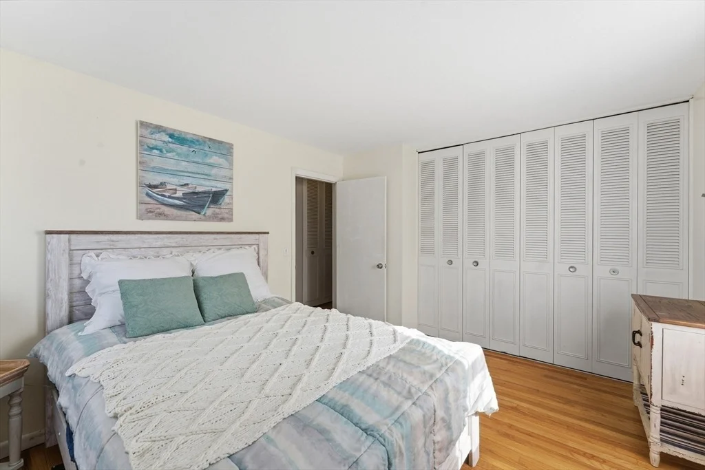 Photo of Unit B at 80 Colonial Cir