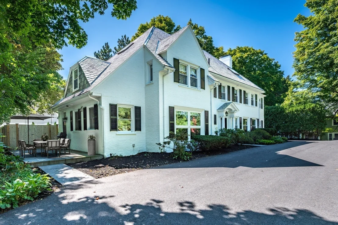 Photo of 1175 Centre St