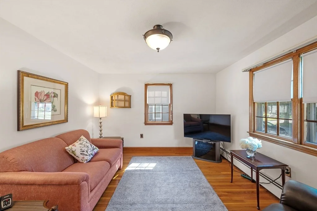 Photo of 25 Colonial Rd